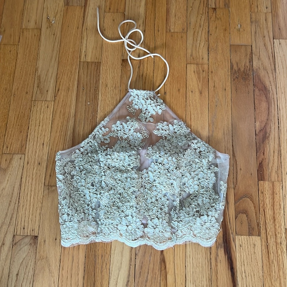 LIKE NEW! Windsor Simplee gold embroidery cropped mesh halter top S